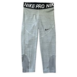 Nike Pro Women's Gray Dri-Fit Athletic Yoga Workout Capri Leggings‎ Sz. M